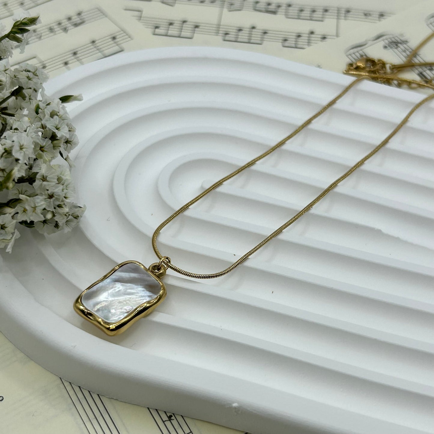 Nouveau! Collier Cube