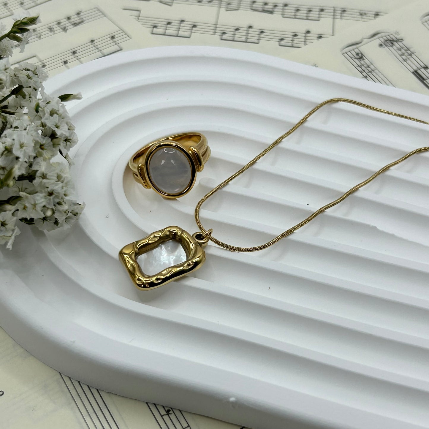 Nouveau! Collier Cube