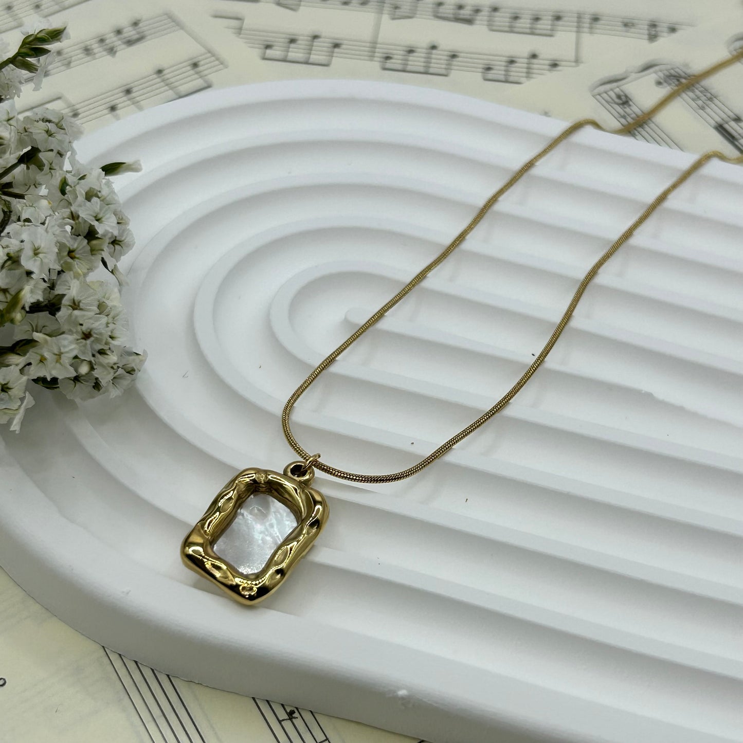 Nouveau! Collier Cube